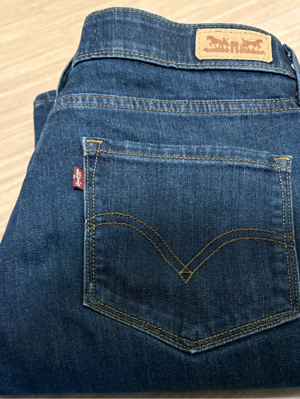 Levi's Womens Perfect Waist Dark Blue 525 Straight Leg Jeans. Size 8. 29/30.